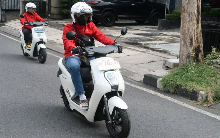 Tips Aman Berkendara dengan Sepeda Motor Listrik
