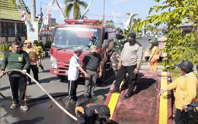 Camat Kahayan Hilir Imbau Masyakat Jaga Kebersihan Lingkungan?
