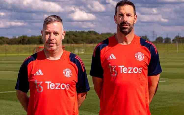 MU Resmi Tunjuk Van Nistelrooy sebagai Asisten Pelatih Erik Ten Hag
