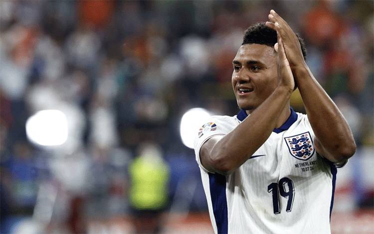 Ollie Watkins Waspadai Kekuatan Pemain Sayap Spanyol