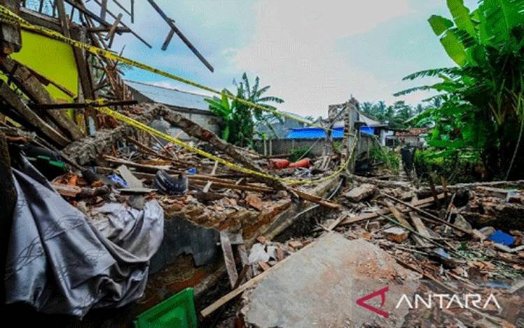 Rumah Nelayan di Panimbang Pandeglang Rusak Parah Akibat Ledakan