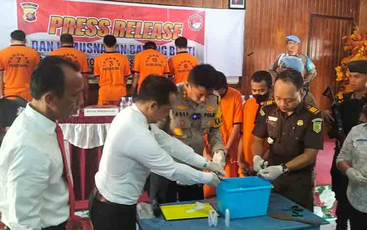 Polres Barito Selatan Musnahkan 55,35 Gram Sabu