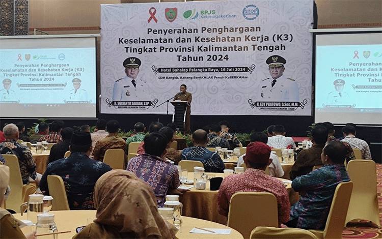 Gubernur Kalteng Berikan Penghargaan Keselamatan dan Kesehatan Kerja