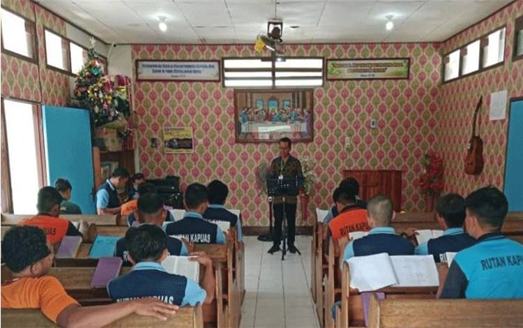 WBP Nasrani Rutan Kapuas Antusias Ikuti Ibadah dan Sekolah Pendalaman Alkitab di Gereja Rutan