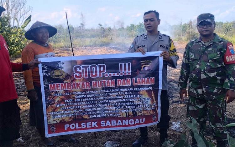 Tim Gabungan Padamkan Karhutla di Palangka Raya