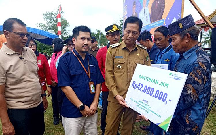 74 Ribu Bibit Ikan Direstocking di Perairan Umum DAM Trinsing