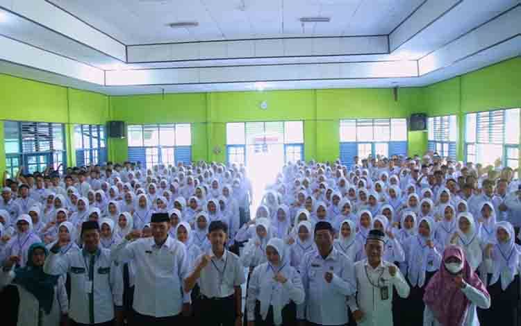MAN Kapuas Kenalkan Lingkungan Sekolah ke Peserta Didik Baru