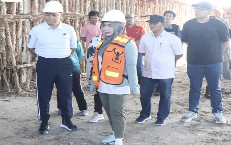 Pj Bupati Pulang Pisau Tinjau Pengerjaan Pembangunan Gedung Olahraga Serbaguna