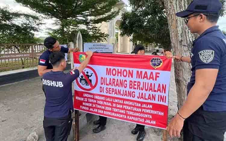 Tim Reaksi Cepat Dishub Palangka Raya Imbau Warga Patuhi Aturan Lalu Lintas