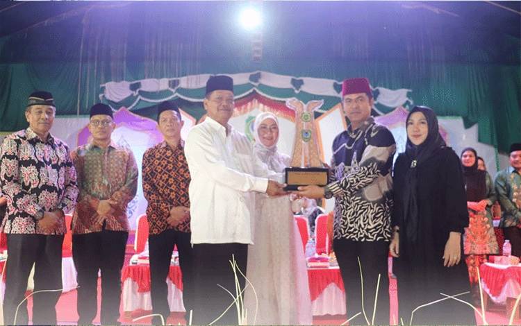 Kecamatan Hanau Raih Juara Umum MTQH ke-17 dan FSQ Tingkat Kabupaten Seruyan 2024