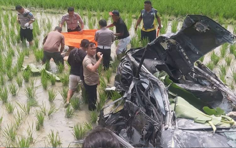 Polisi Evakuasi 6 Orang Meninggal Tabrakan Kereta Api di Deli Serdang
