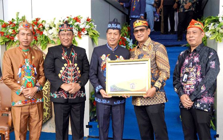 Penghargaan UHC untuk Barito Utara Simbol Sukseskan Program JKN