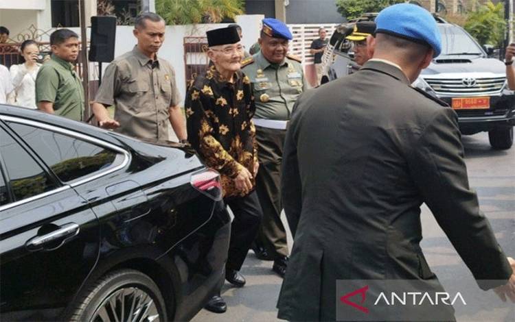 Wapres ke-6 Try Sutrisno Kunjungi Rumah Duka Hamzah Haz