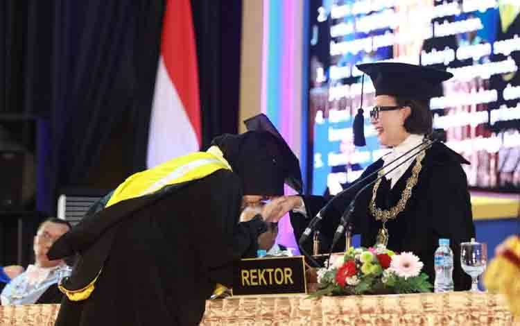 Ivo Sugianto Sabran Resmi Sandang Gelar Magister