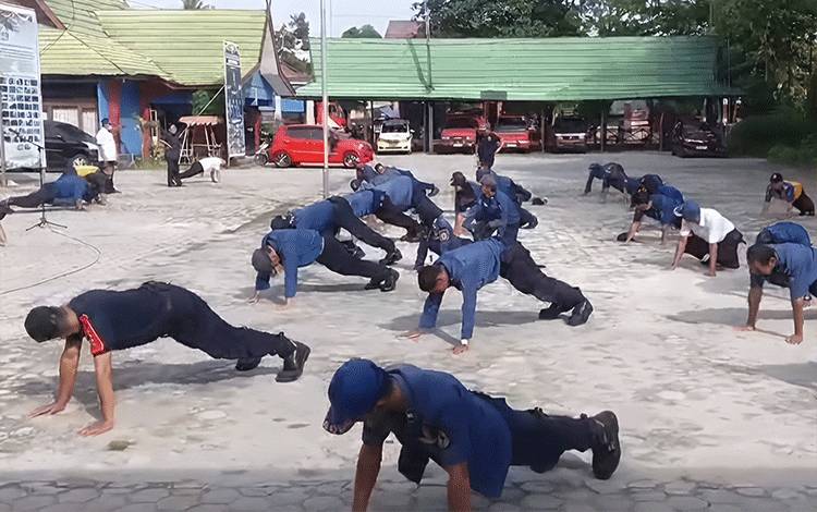 Anggota Diskarmat Palangka Raya Ikuti Kegiatan Pembinaan Fisik