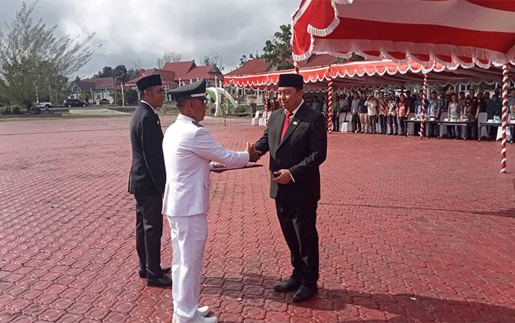 Pj Bupati Sukamara Ingatkan Kades Tingkatkan Kualitas Pelayanan Publik?