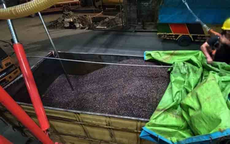 Seorang Sopir Truk di Sampit Diduga Gelapkan 2 Ton Kernel?