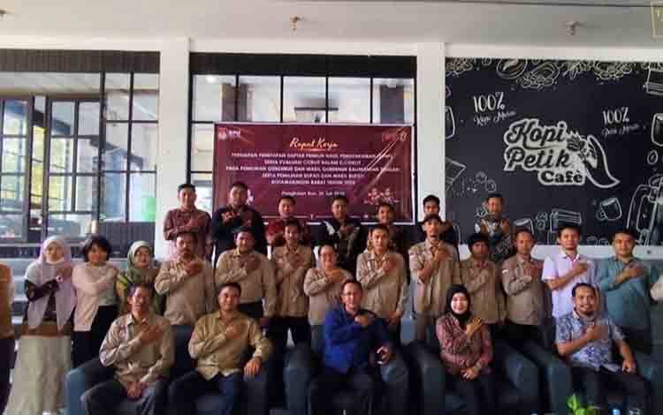 KPU Kobar Gelar Raker Persiapan Penetapan DPHP dan Evaluasi Aplikasi E-Coklit