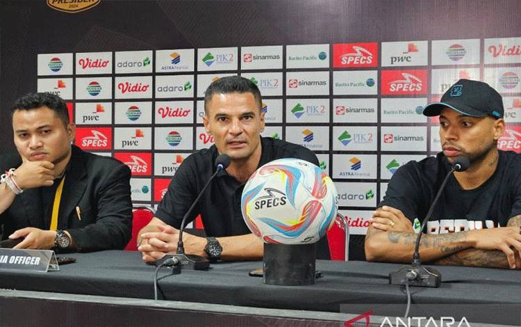 Carlos Tidak Jadikan Pemain Muda Penyebab Kekalahan dari Bali