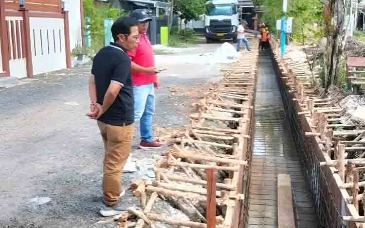 Dinas PUPR Palangka Raya Pantau Pembangunan Drainase Jalan Jatayu