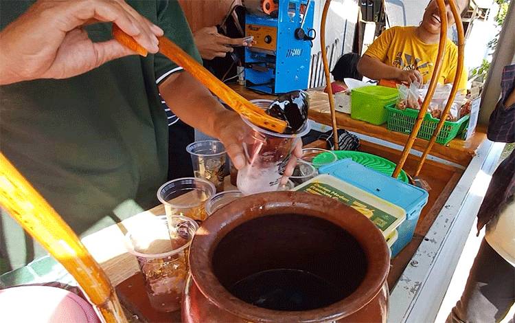 Nekat Keluar Sebagai Karyawan, Pilih Usaha Sendiri Kenalkan Kuliner Khas Daerah dengan Inovasi Kekinian