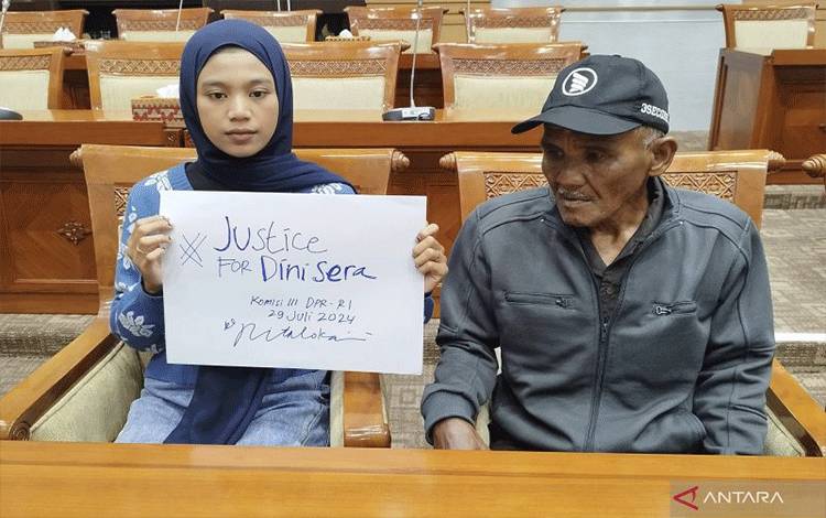 Ayah dan Adik dari Dini Sera Korban Kasus Ronnald Tannur Datangi DPR
