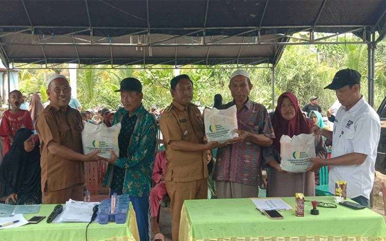 Camat Kapuas Kuala Monitoring Penyaluran Bantuan Kerawanan Pangan