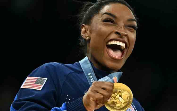 Ratu Senam Simone Biles Pimpin AS Raih Emas Beregu