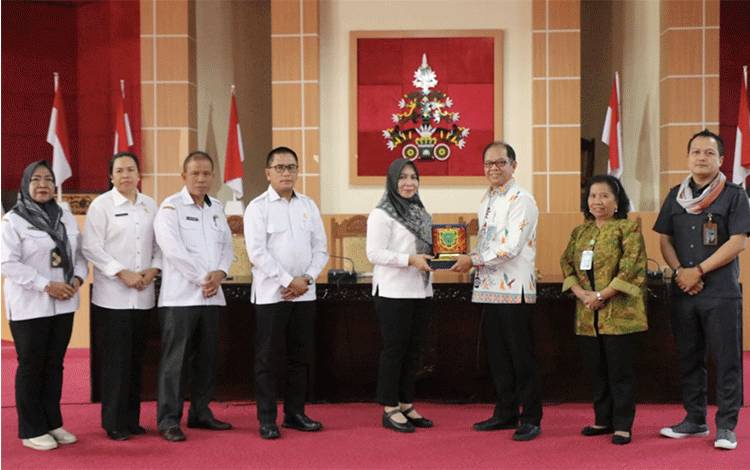 Pj Bupati Pulang Pisau Ingin Mahasiswa KKN Bantu Gali Potensi Desa