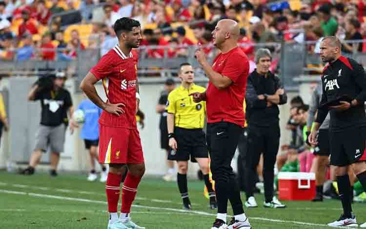 Ten Hag Yakin Arne Slot Sukses Bersama Liverpool