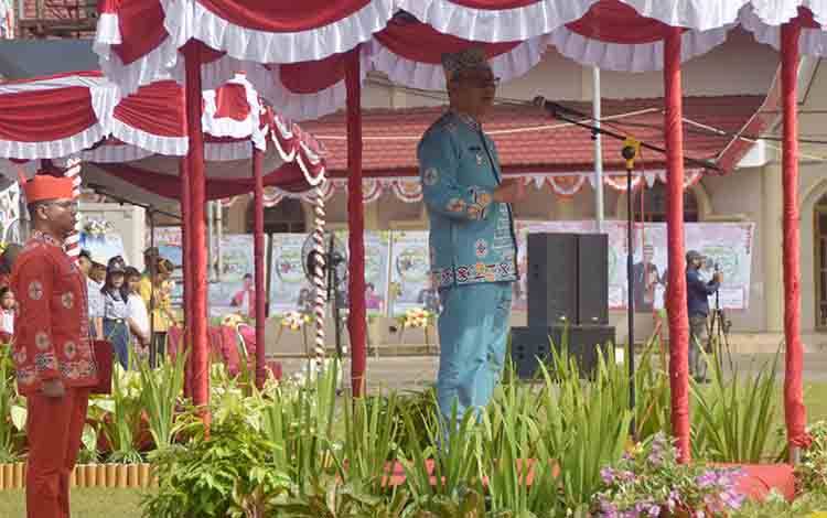 Pj Bupati Bacakan Pidato Gubernur pada Peringatan Hari Jadi Ke-22 Barito Timur