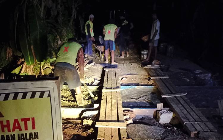 Dinas PUPR Perbaiki Gorong-Gorong pecah di Desa Tuyau