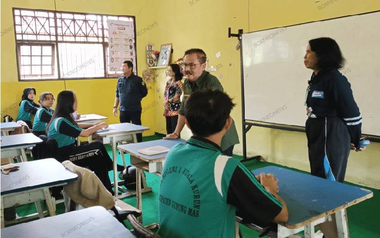 Pj Bupati Gunung Mas Ajak Sekolah Beri Pendidikan Karakter pada Siswa