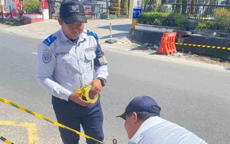 Dishub Palangka Raya Perbaiki Dishub Lane yang Terputus di Jalan Kinibalu