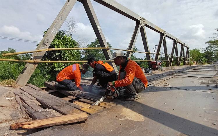 Jembatan Sei Mentawa Sering Rusak Akibat Dilalui Truk Melebihi Kapasitas