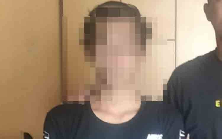 Polsek Pahandut Limpahkan Tersangka Pencurian Rumah Kosong ke Kejaksaan