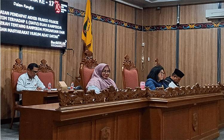 Ranperda Pengakuan dan Perlindungan Masyarakat Hukum Adat Dayak Disetujui Jadi Perda