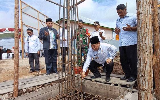 Bupati Kotim Lakukan Peletakan Batu Pertama Pembangunan Masjid Al Hijrah
