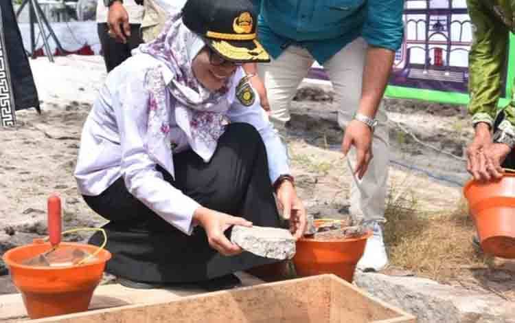Pj Wali Kota Palangka Raya Lakukan Peletakan Batu Pertama Pembangunan Gereja GKE Tatean Asi