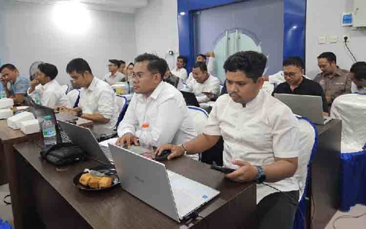 Pegawai Kantor Pertanahan Gunung Mas Ikuti Pelatihan Implementasi Layanan Elektronik