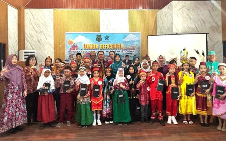 Disarpustaka Kapuas Gelar Lomba Bercerita Tingkat SD/MI