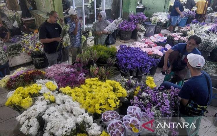 Harga Mawar Bisa Rp40 Ribu Per Ikat Jelang HUT RI