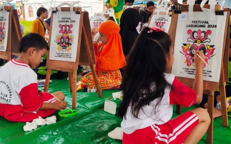 Puluhan Anak TK di Nanga Bulik Ikut Lomba Mewarnai Luha Bukung