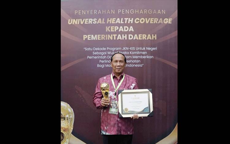 Pemkab Kobar Raih Penghargaan UHC Award 2024 Kategori Madya