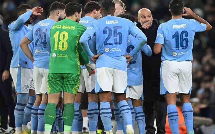 Pep Guardiola Tidak Pernah Bosan Menangi Trofi Bersama City