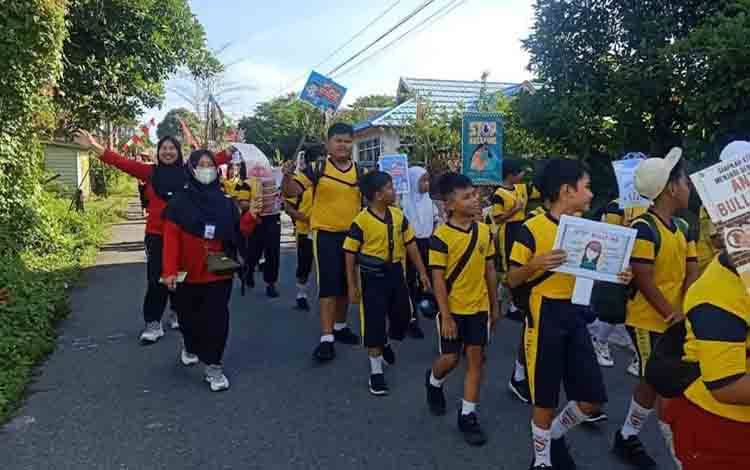 Kadisdik Kapuas Apresiasi Deklarasi Anti Perundungan Warga SD se-Kecamatan Selat