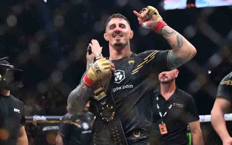 Inginkan Miocic Tak Melawan Jones, Aspinall: Dia Terlalu Tua