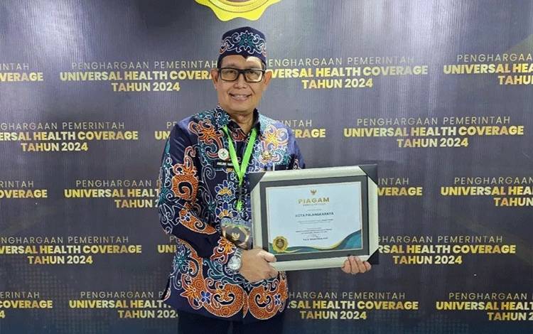 Pemko Palangka Raya Raih Penghargaan Universal Health Coverage dari Menteri Koordinator Pembangunan Manusia dan Kebudayaan