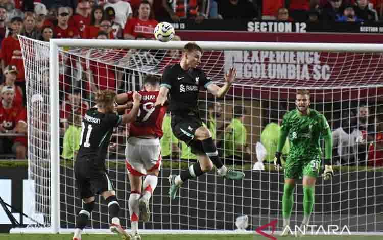 Pelatih Liverpool Jelaskan Situasi Bek Sepp Van den Berg
