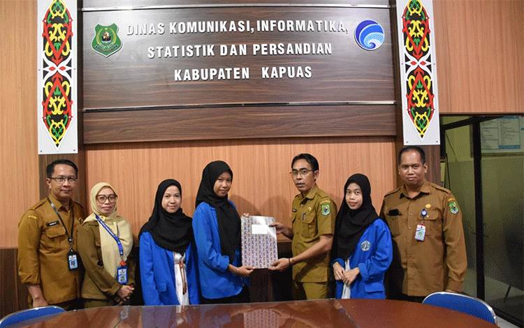Diskominfosantik Kapuas Terima Tiga Mahasiswi PKL